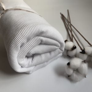 שמיכה לתינוק עם מילוי בצבע לבן