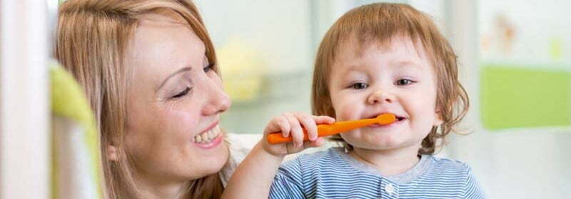 צחצוח שיניים לתינוקות